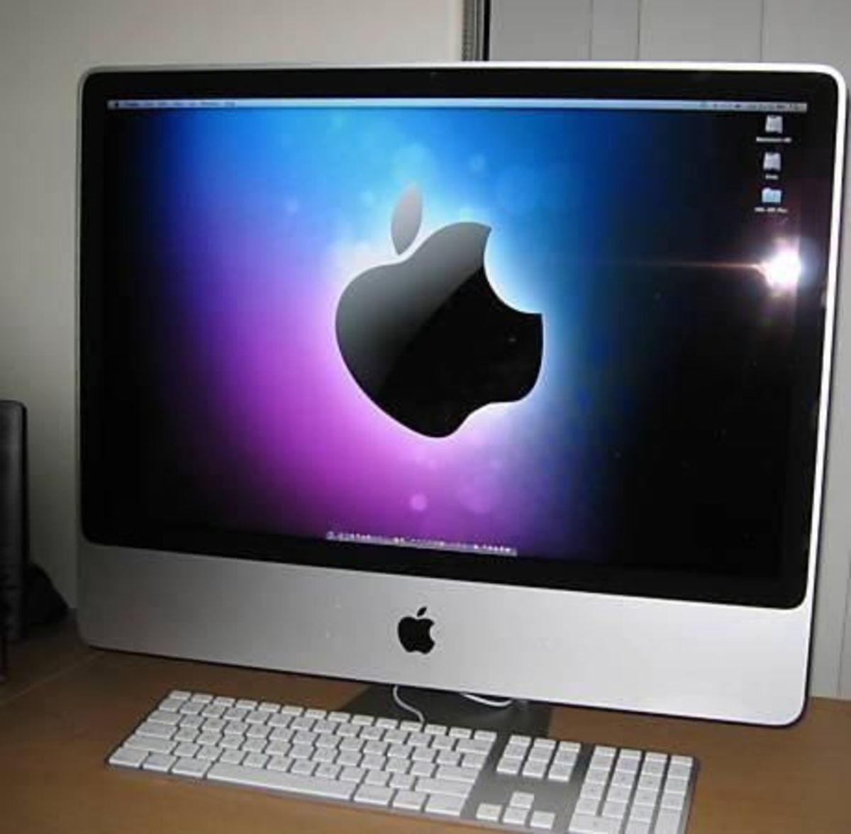 iMac Apple c/ Intel Core i5, 4GB, 1TB, FireWire, Thunderbolt, Wi-Fi, Bluetooth, Câmera HD, AMD